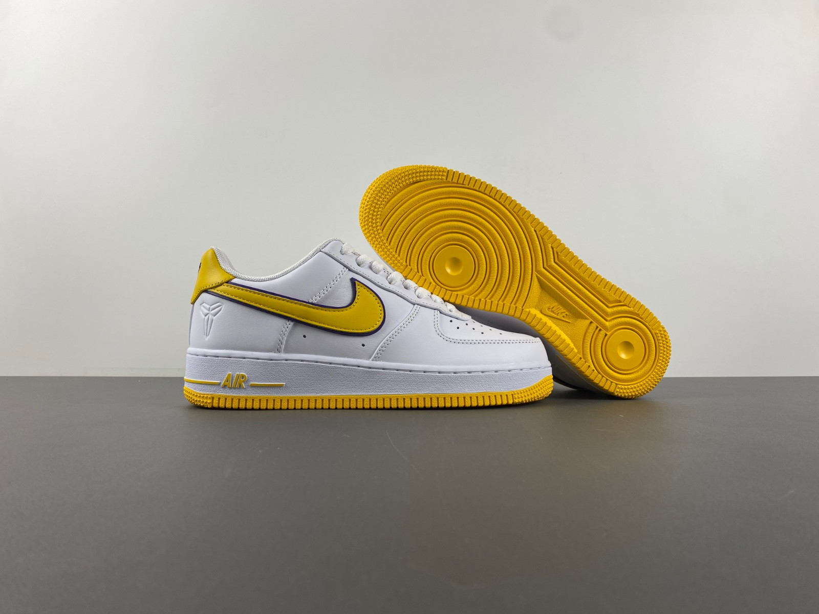 Kobe Bryant x Nike Air Force 1 Low FZ1151-100