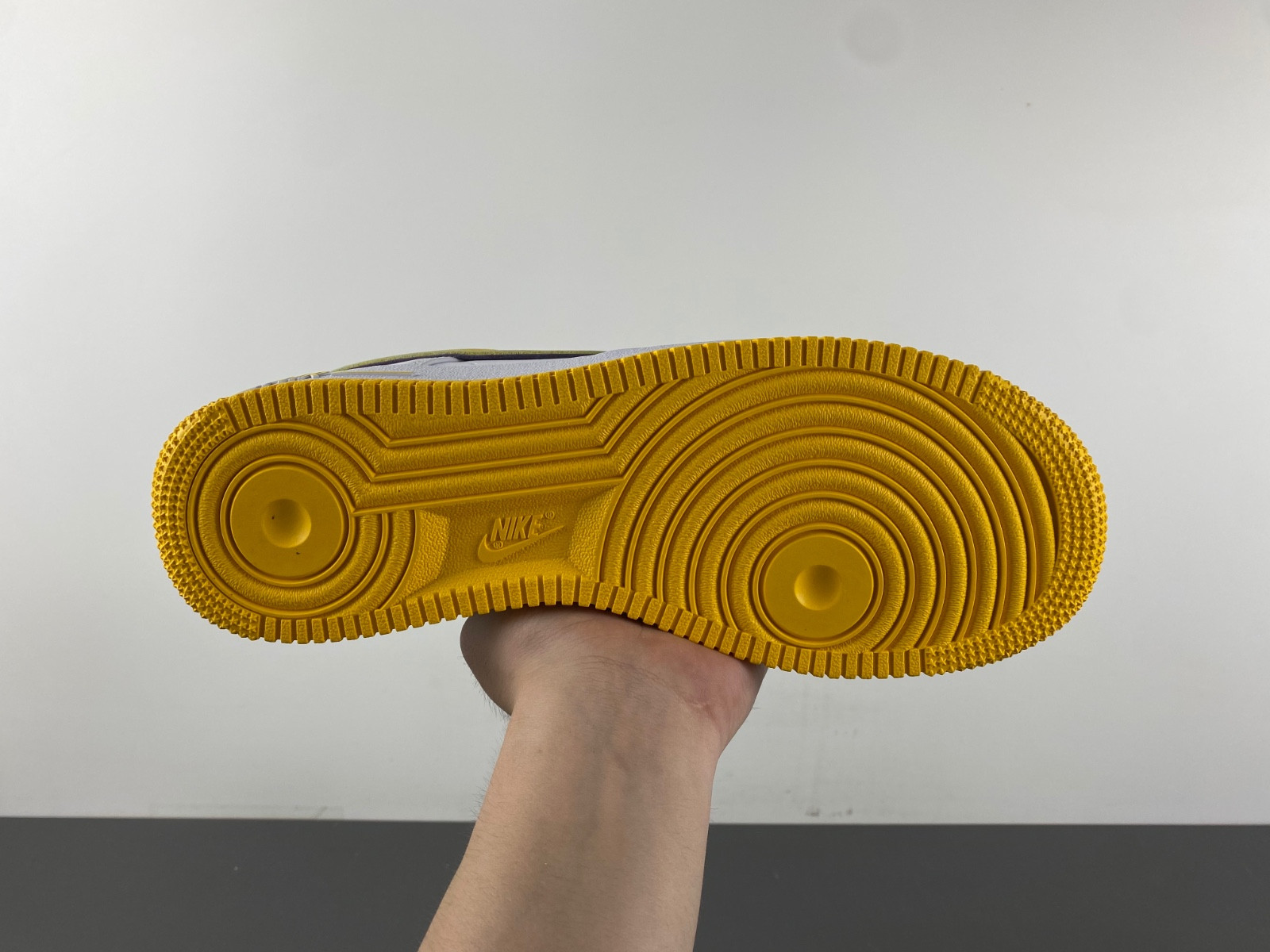 Kobe Bryant x Nike Air Force 1 Low FZ1151-100