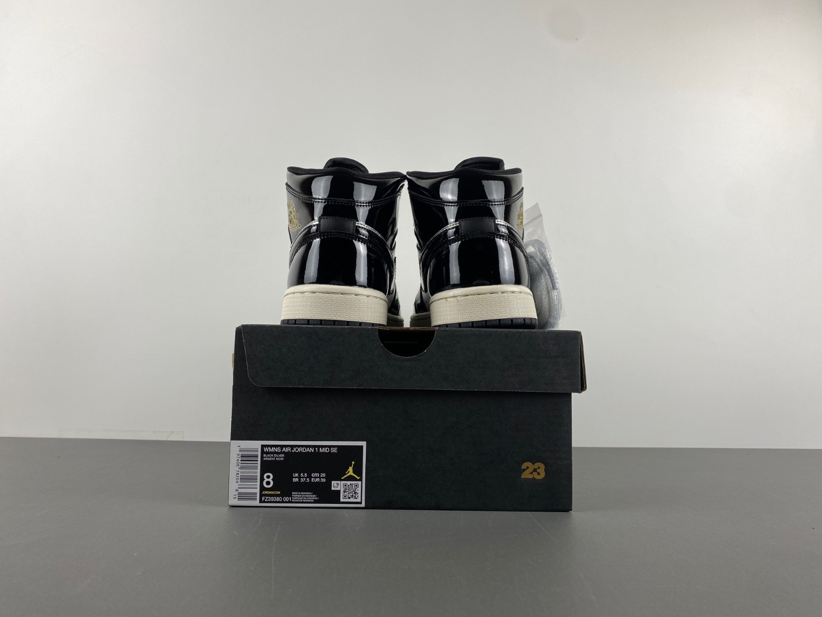 Air Jordan 1 Mid SE GS “Black/Metallic Silver” FZ3938-001