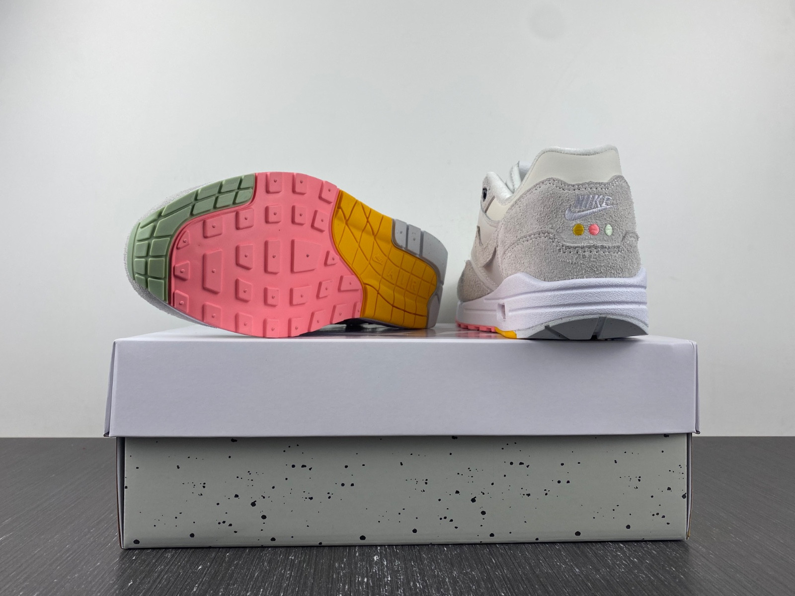 nike air max 1 pom pom polka dot fb4959-121