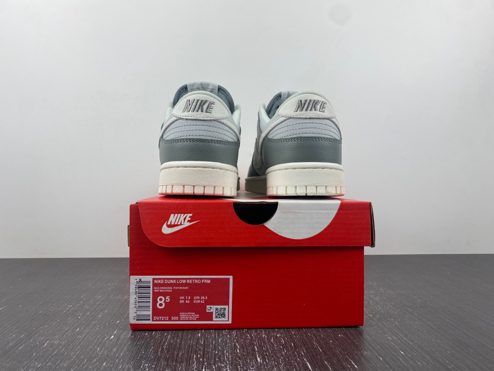 nike dunk low “mica green” dv7212-300