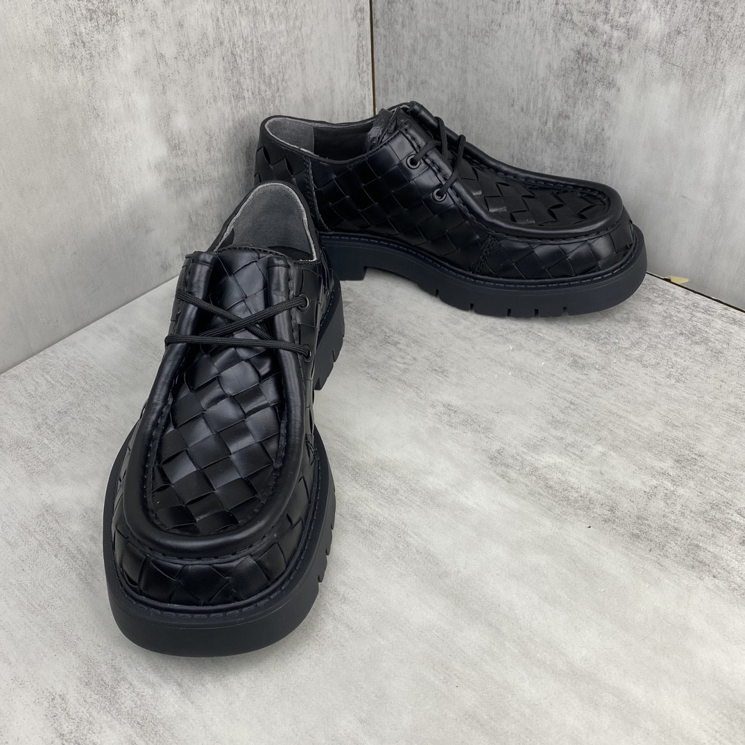 BOTTEGA VENETA Sneaker