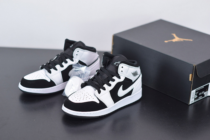 air jordan 1 mid white black 554725-113