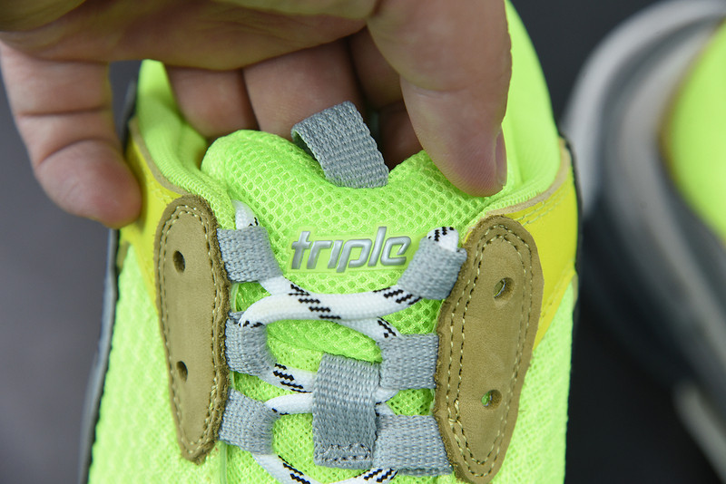 bc triple s trainer 536737 w09o3 1801