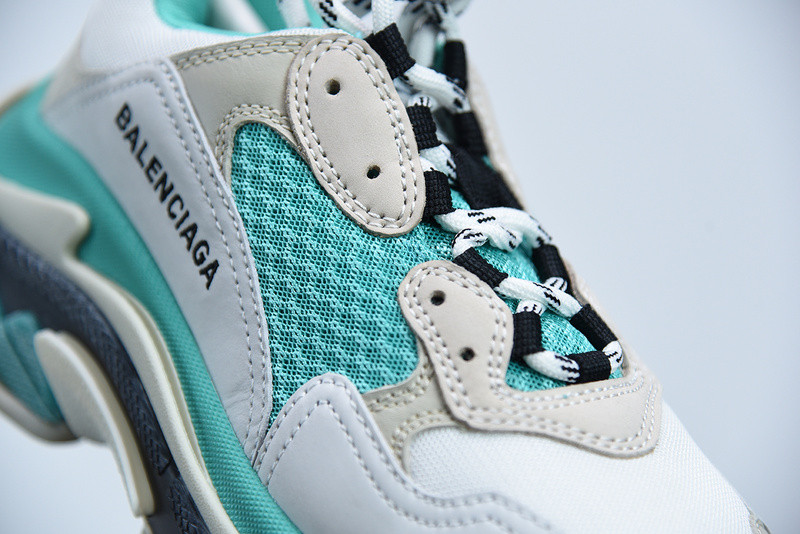 bc triple s trainer white 524039 w09oh 3005