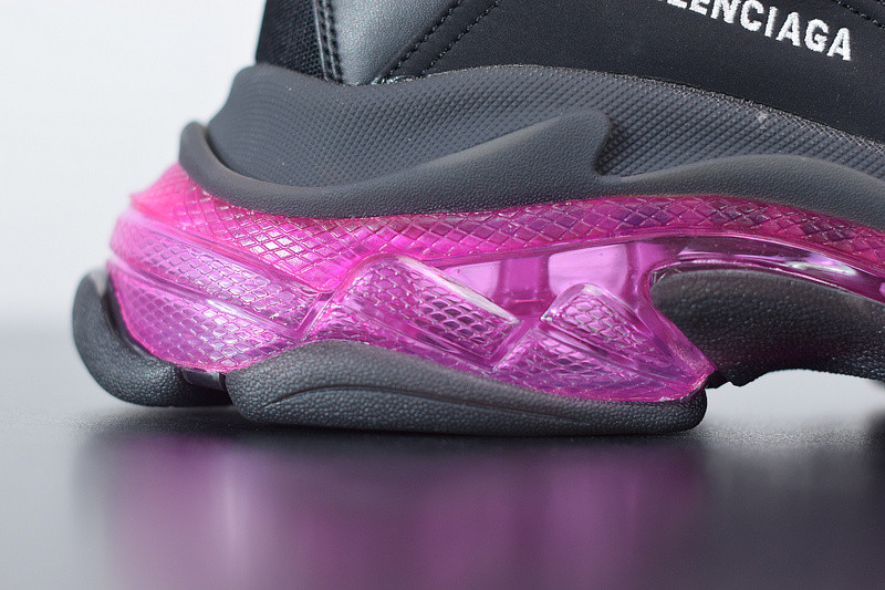 bc triple s trainer 541624 w09oa 0829