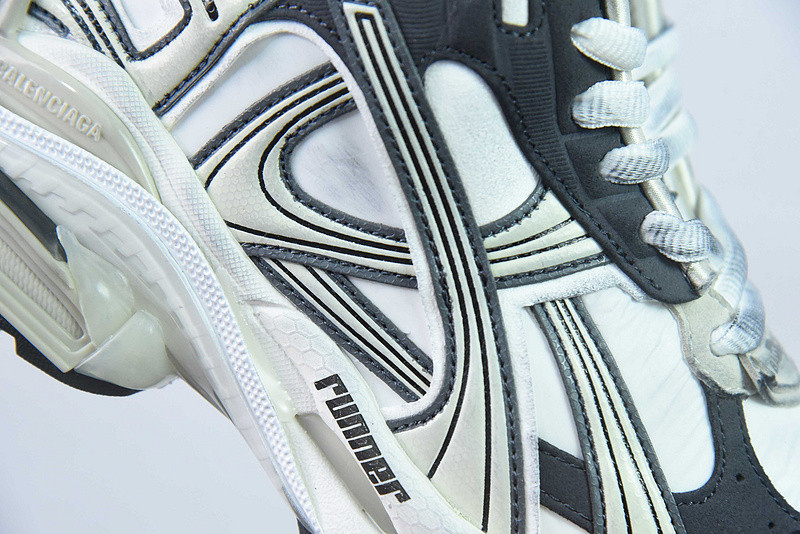 Ba*len*cia*ga runner sneaker