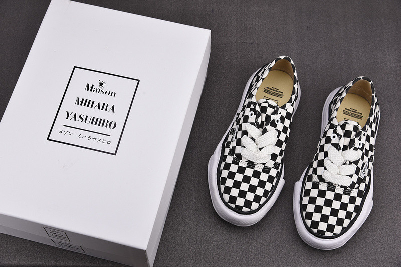 Ma*s*n mihara yasuhiro sneaker