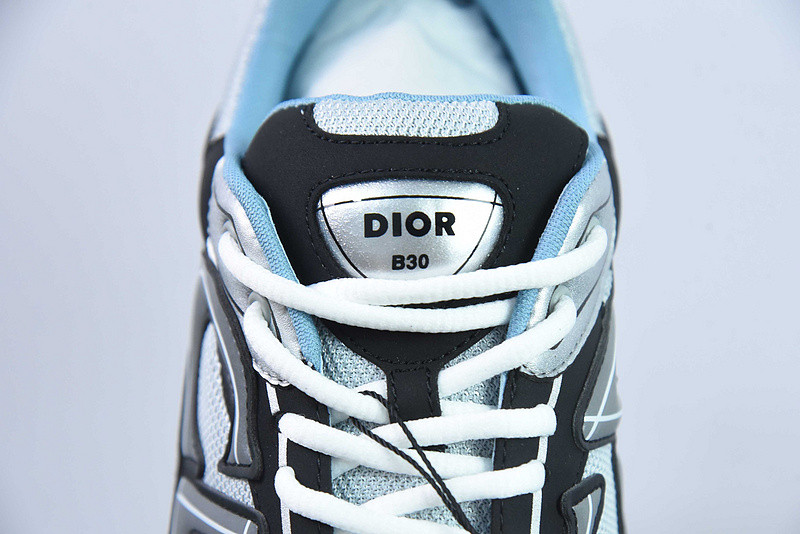 dio* sneaker