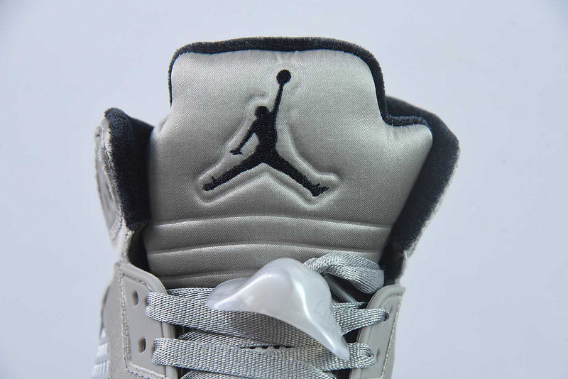 Air Jordan 5 Wings Medium Grey / Black IO2038-001