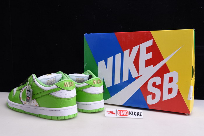 S*p*e x nike sb dunk low white/metallic gold-green dh3228-101